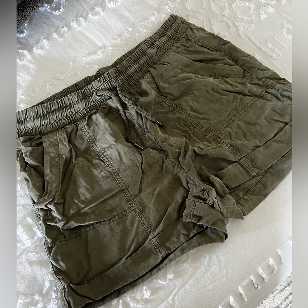 Universal Thread Army Green Cargo Shorts